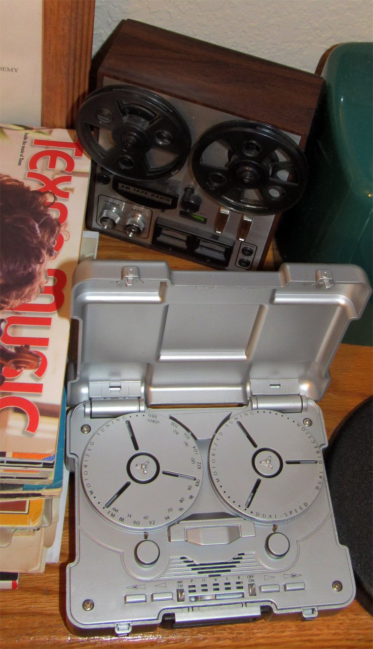 Reel to reel tape recorder radio