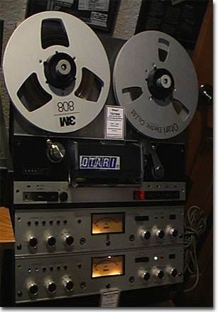 206 Reel To Reel Tape Recorder Stock Photos, High-Res Pictures