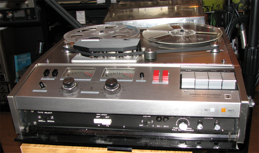 File:Vintage Sony Reel-To-Reel Portable Tape Recorder, Model TC-211, AC  Operation Only, Made In Japan, Circa 1960s (32061047370).jpg - Wikimedia  Commons